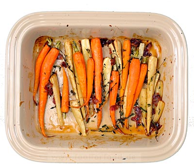 Mit Ahornsirup glasierte Karotten und Pastinaken aus dem Ofen