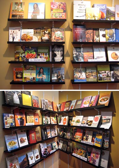 Ausgestellte Bücher auf der internationalen Kochbuchmesse in Paris