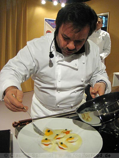 Michel Troigros kochte Kartoffel-Ravioli mit Kürbisfüllung und Buttersauce