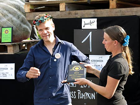 Neuer Weltrekord im Kürbiswiegen - New World Record Pumpkin Weigh-Off