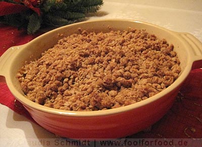 British Apple Crumble with delicious oat crumble