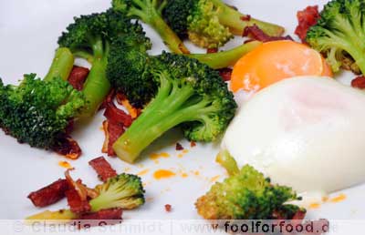 Brokkolie mit Chorizo und pochiertem Ei