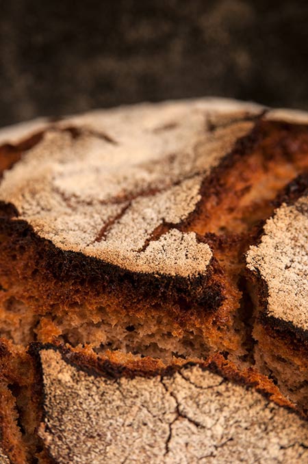 Rezept mit Bild für selbstgebackenes, rustikales Bauernbrot mit toller Kruste