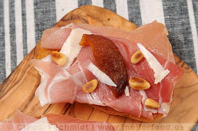 Crostini mit Serrano und Aprikosen