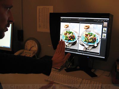 Betrachten der Food-Motive am Monitor