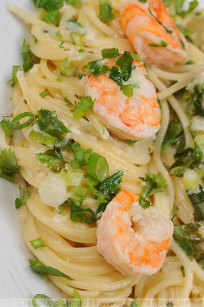 Pasta mit Garnelen in Ingwer-Kokos-Sauce