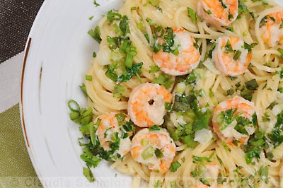 Pasta mit Garnelen in Ingwer-Kokos-Sauce