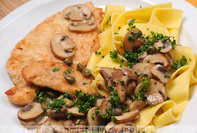 Scallopine mit Pasta und Champignons