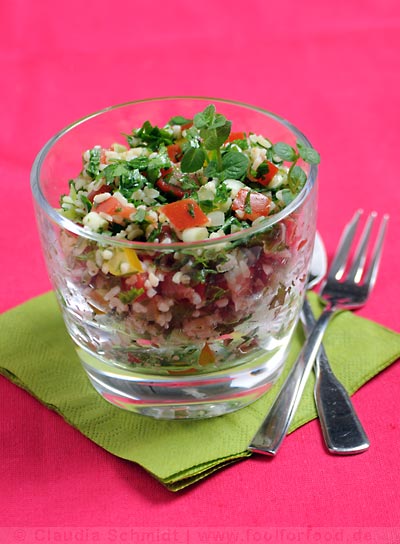 Rezept für Tabouleh - Petersiliensalat (hier serviert im Glas)