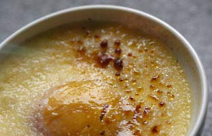 Brullieren von Creme brûlée