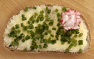 Butterbrot mit Schnittlauch