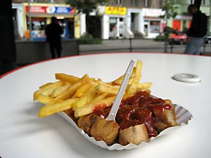 Currywurst bei Konnopke