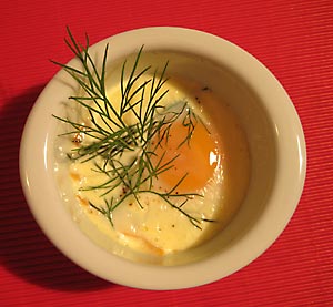 Eier im Glas mit Lachs und Dill 