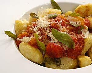 Gnocchi mit Tomaten und Salbei