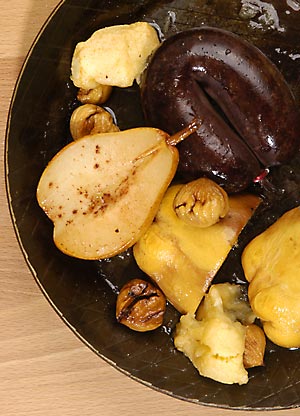 Grützwurst mit herbstlichen Früchten