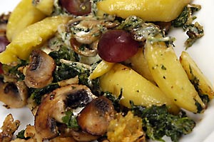 Kartoffelpfanne mit Spinat und Blauschimmelkäse