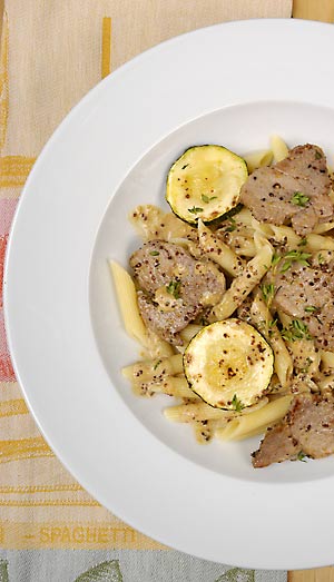 Penne mit Schweinefilet und Zucchini