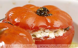 Tomate gefüllt mit Ziegenkäse